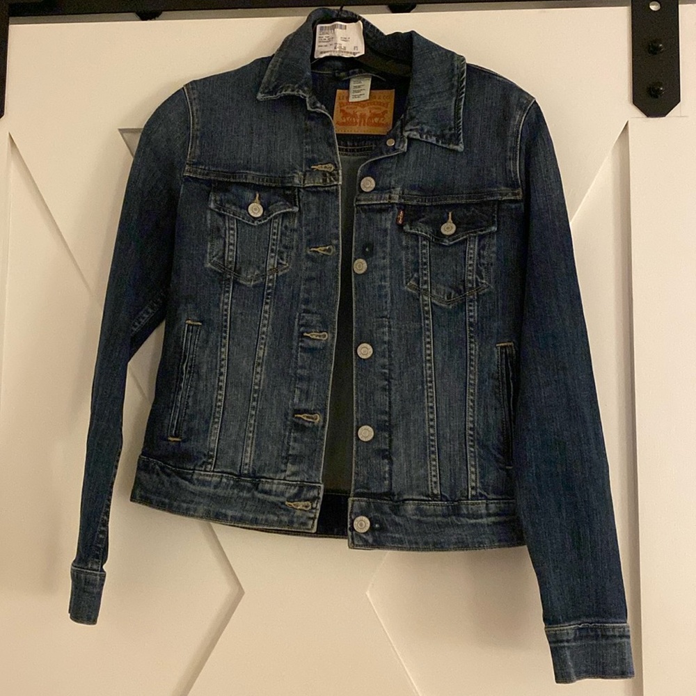 Levi’s dark wash denim jacket size small